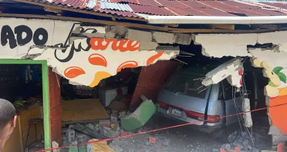Siete heridos tras accidente en Puerto Plata; vehículo se descarrila y embiste colmado