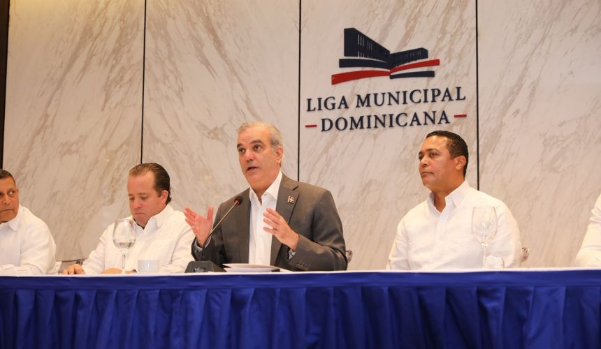 Presidente Abinader anuncia RD$4,000 millones para aceras y contenes en todo el país