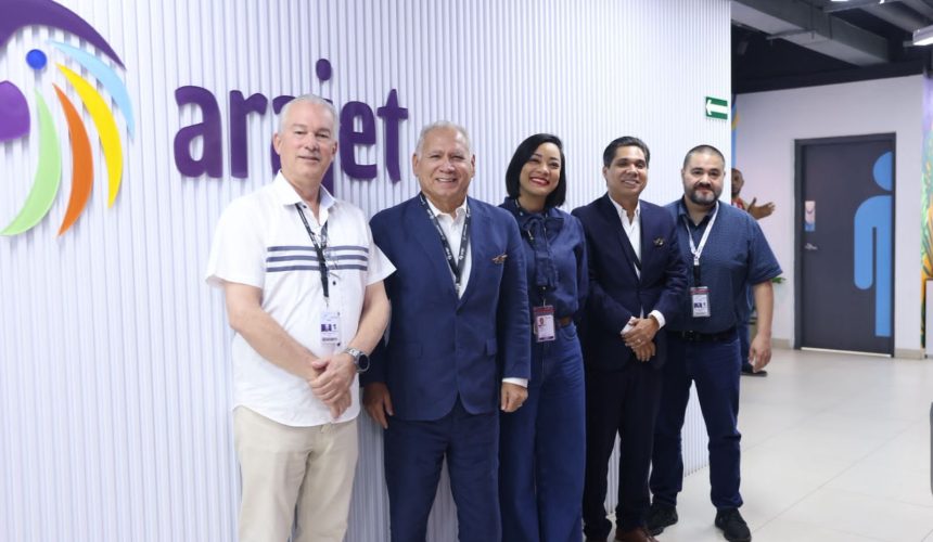 Tripulantes VIP firman acuerdo estratégico para fortalecer la formación y empleabilidad del talento aeronáutico dominicano