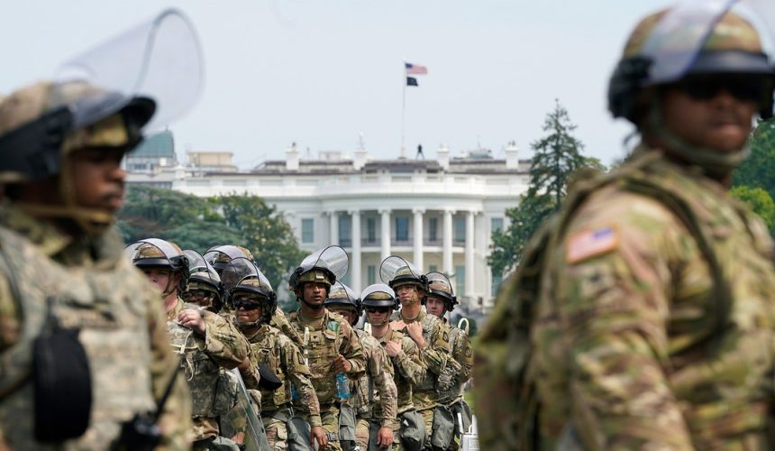 Trump anuncia envío de la Guardia Nacional a Washington para 