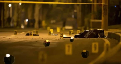 Ultiman hombre de varias estocadas dentro de su vehículo en Santiago