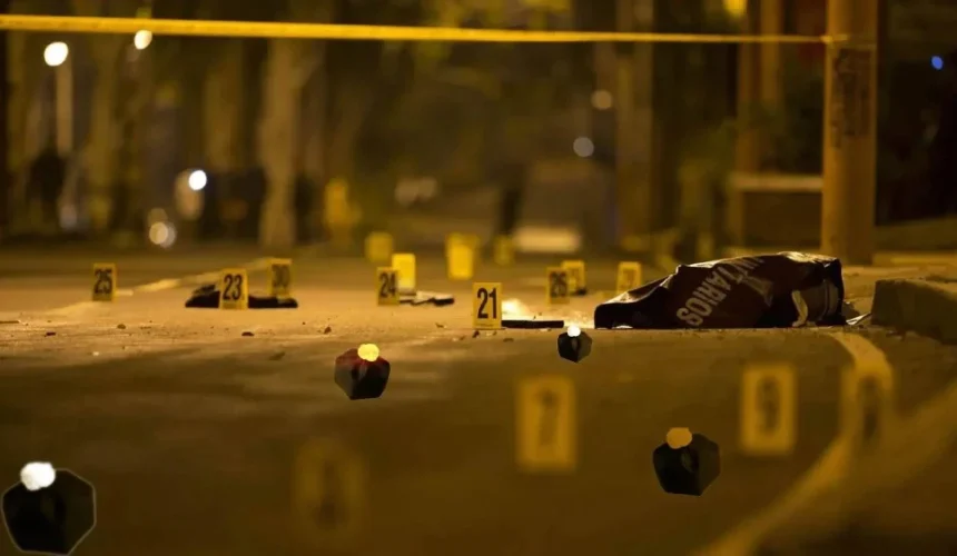 Ultiman hombre de varias estocadas dentro de su vehículo en Santiago
