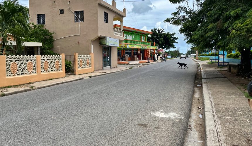 Hombre presuntamente ebrio hiere a su pareja con arma blanca en Quisqueya, SPM