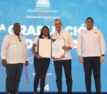 Abinader encabeza graduación de más de dos mil jóvenes en programa Oportunidad 14-24