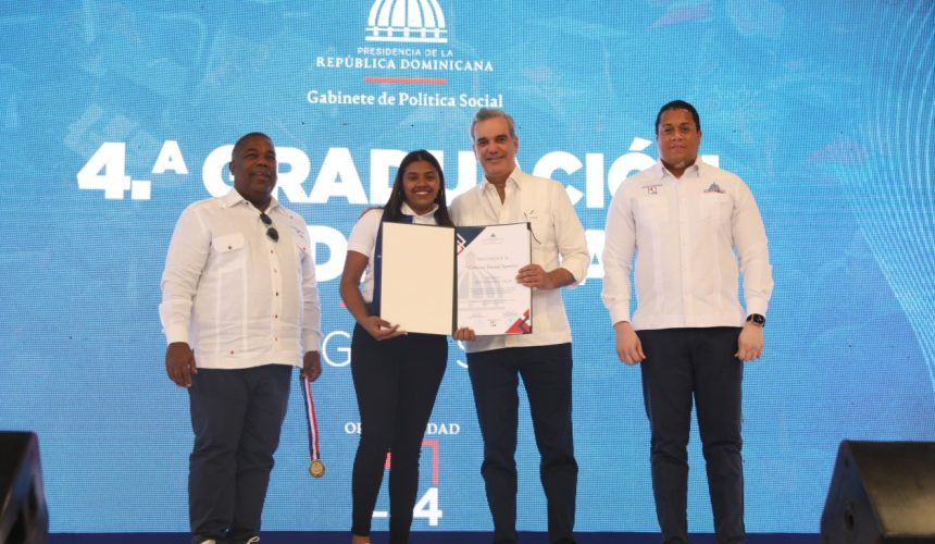 Abinader encabeza graduación de más de dos mil jóvenes en programa Oportunidad 14-24