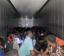 Interceptan furgón; traía 100 haitianos indocumentados hacia Santo Domingo
