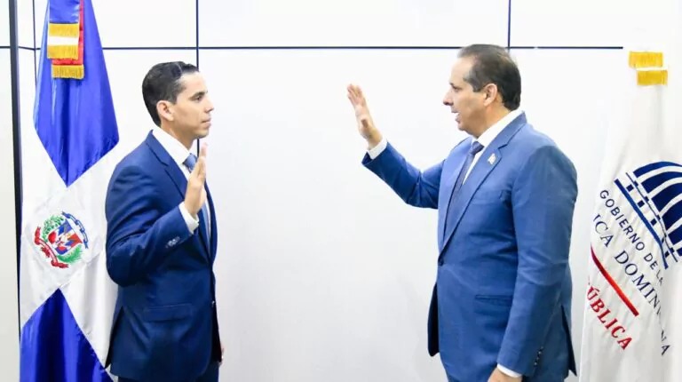 Edward Guzmán es juramentado como nuevo director ejecutivo de SeNaSa
