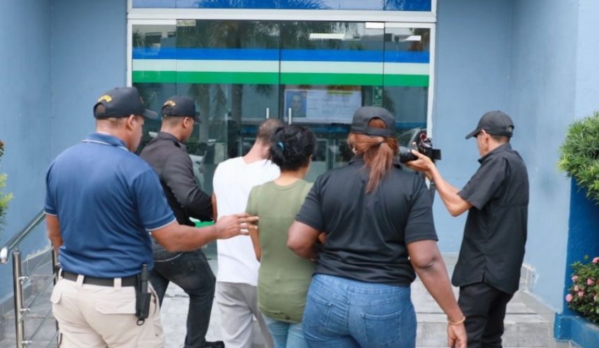 Aplazan medida de coerción contra pareja acusada de la muerte de una niña en Los Guandules