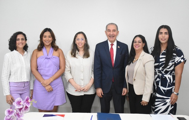 MESCyT destaca Programa de Inglés de Inmersión para la Competitividad como un modelo de éxito