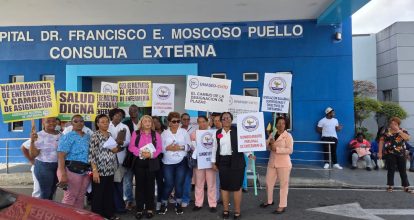 Enfermeras realizan paro de ocho horas en reclamo de nombramientos y cese de cancelaciones en el Moscoso Puello