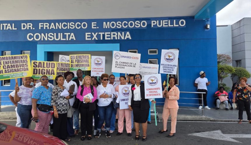 Enfermeras realizan paro de ocho horas en reclamo de nombramientos y cese de cancelaciones en el Moscoso Puello
