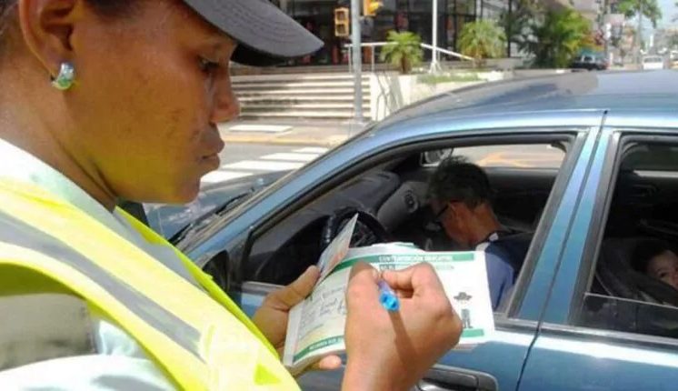Multas de Parquéate RD reducen en un 50% los vehículos mal estacionados