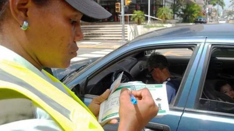 Multas de Parquéate RD reducen en un 50% los vehículos mal estacionados
