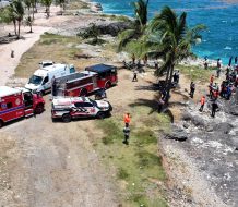 Rescatan cuerpo de hombre que cayó al mar con su vehículo en la avenida 30 de Mayo