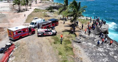 Rescatan cuerpo de hombre que cayó al mar con su vehículo en la avenida 30 de Mayo