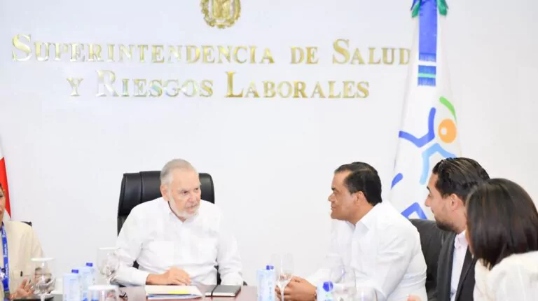 DIDA y SISALRIL acuerdan protocolo para quejas de afiliados