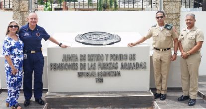 Embajador de la fundación Hapcoa Faith and Blue realiza visita a la Junta de Retiro