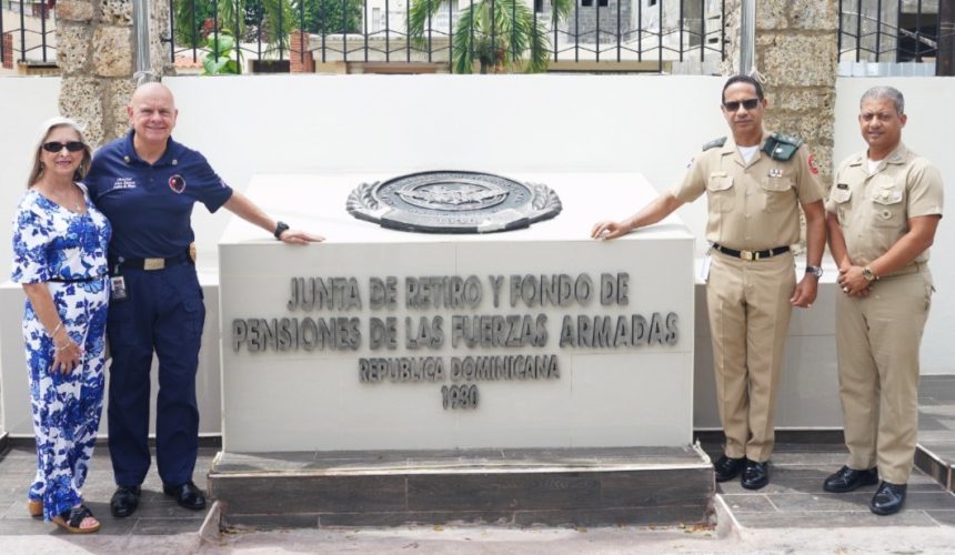 Embajador de la fundación Hapcoa Faith and Blue realiza visita a la Junta de Retiro