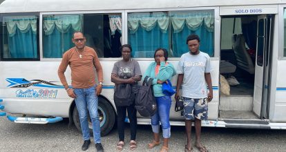 Apresan chofer de minibús que transportaba haitianos indocumentados en San Juan