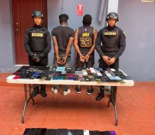 Apresan a dos haitianos por posesión de más de 190 celulares robados y ocho tabletas en el DN