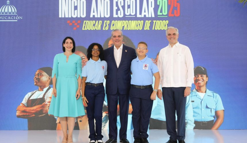 Abinader llama a los padres a acompañar y motivar a sus hijos en el nuevo año escolar 2025-2026