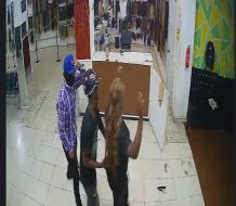 Apresan a “El Niño y a Papon” presuntamente robaron dinero y extensiones de cabello en tienda de La Romana