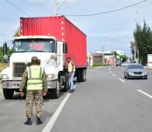 Intrant llama a transportistas de carga a circular por el carril derecho en autopistas y carreteras