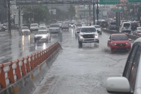 Indomet alerta sobre lluvias locales en varias provincias por paso de onda tropical