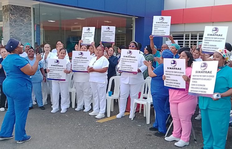 Enfermeras realizan paro nacional de 24 horas en demanda de incentivos