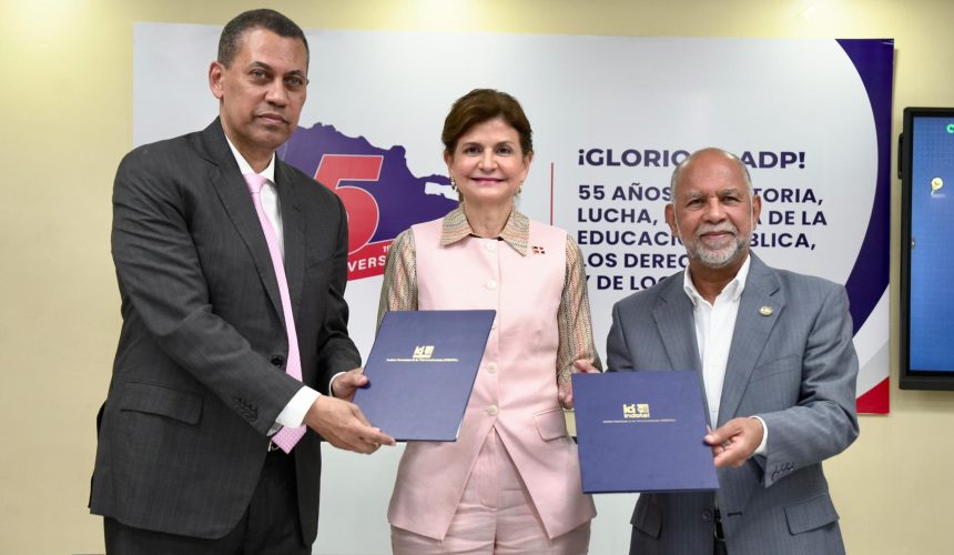 INDOTEL y ADP firman acuerdo para capacitar a más de 1,400 docentes en tecnología