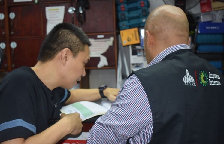 DGII intensifica operativos contra comercios nacionales y de chinos por supuesta evasión fiscal
