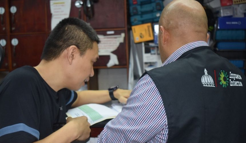 DGII intensifica operativos contra comercios nacionales y de chinos  por supuesta evasión fiscal