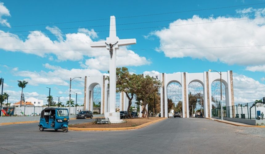 Alcaldía del DN inicia construcción de verja perimetral para mejorar seguridad en cementerio Cristo Redentor