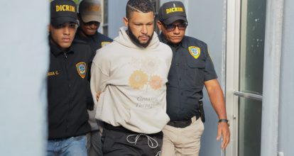 Se entrega a la PN uno de los acusados de presunto abuso sexual a joven en Villa González, Santiago