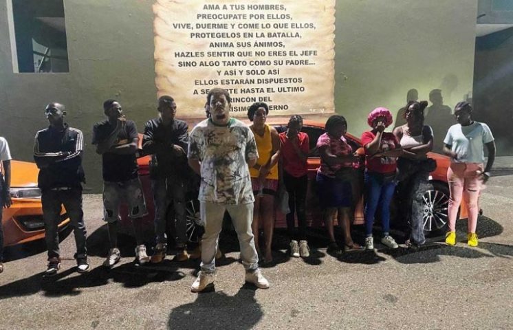 Ejército intercepta tres vehículos con 34 indocumentados en Mao-Valverde