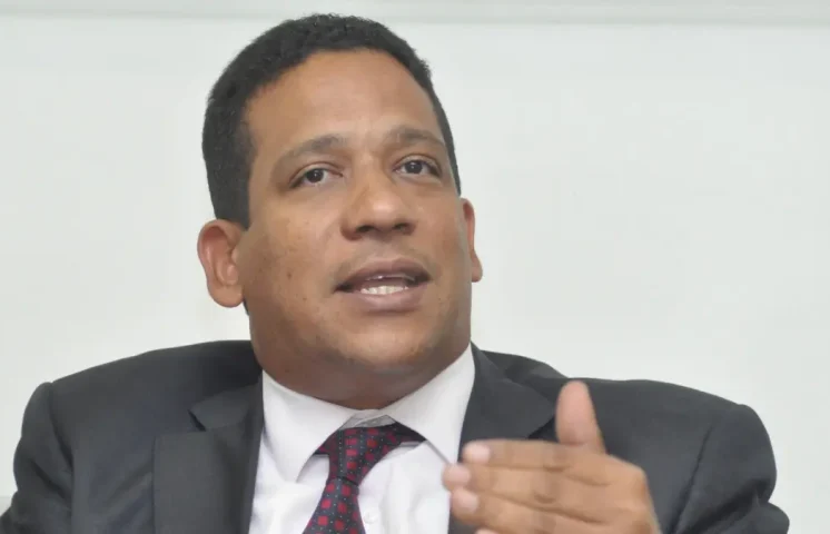Carlos Pimentel explica que la suspensión preventiva en el Registro de Proveedores no equivale a sanción
