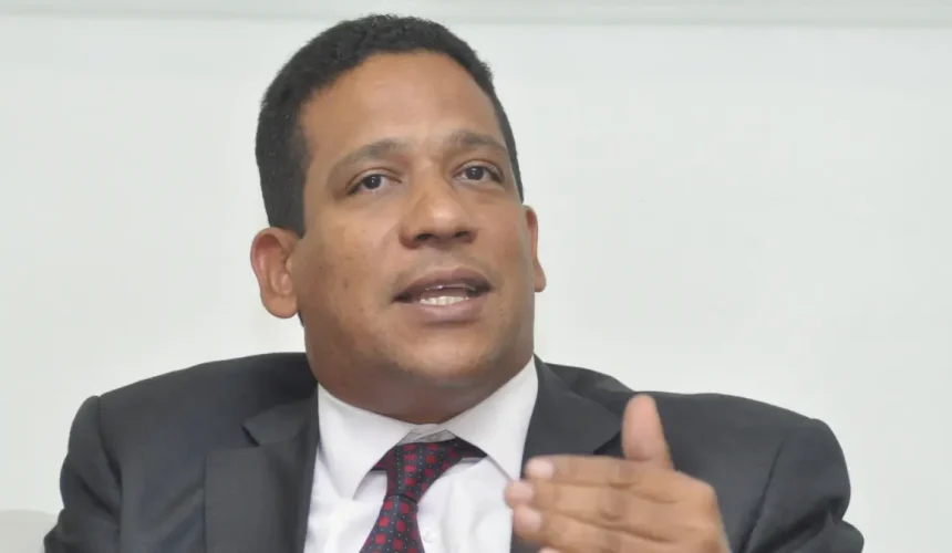 Carlos Pimentel explica que la suspensión preventiva en el Registro de Proveedores no equivale a sanción