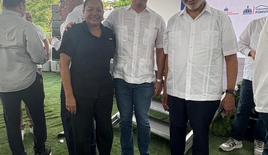 Julia Drullard acompaña al presidente Abinader en inauguración del proyecto habitacional Paseo del Arroyo Hondo