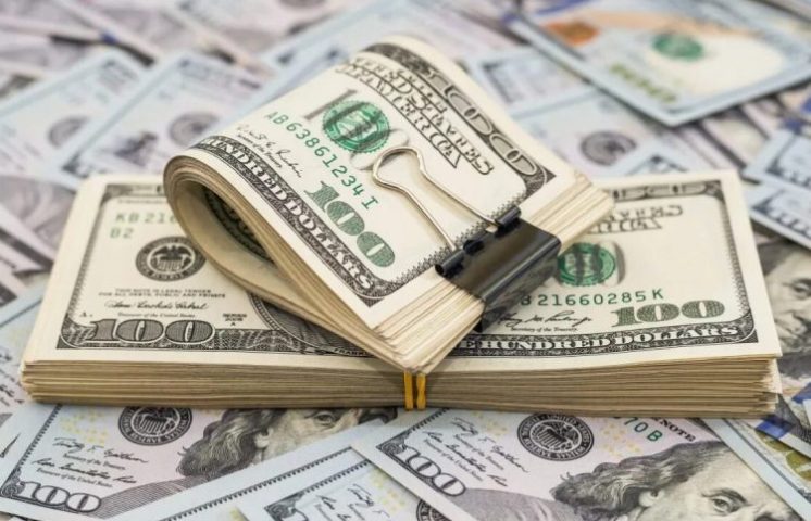 El dólar se cambia este viernes para la venta a RD$63.30