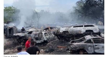 Incendio destruye más de 60 vehículos en taller de mecánica en Aguayo, San Francisco de Macorís