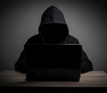 Arrestan dos hombres acusados de estafa y extorsión por más de 300 mil pesos en Santiago y Valverde