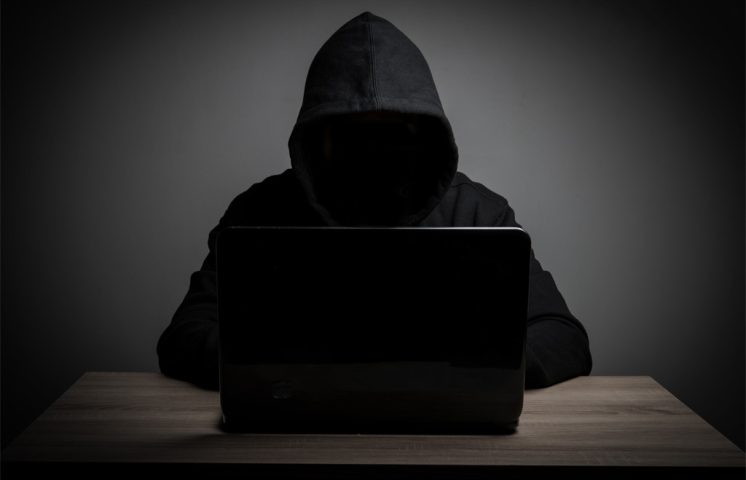 Arrestan dos hombres acusados de estafa y extorsión por más de 300 mil pesos en Santiago y Valverde