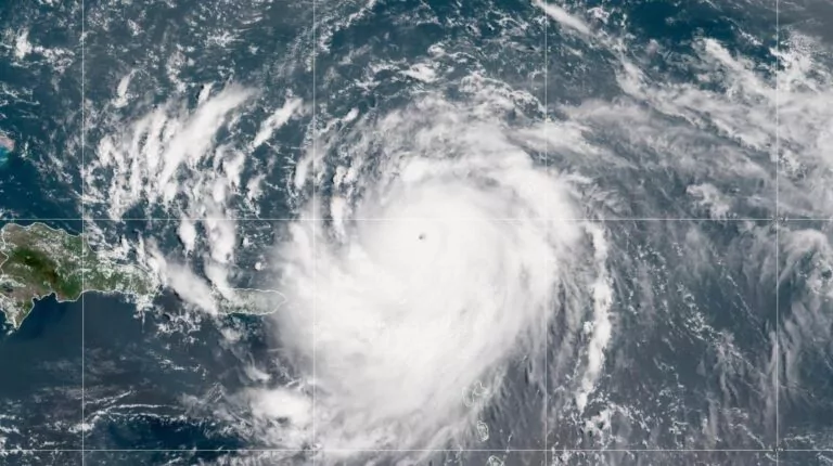 Las precipitaciones del huracán Erin dejan hasta 128 milímetros de agua