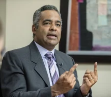 Ministro Joel Santos anuncia mejora del servicio eléctrico a partir del domingo