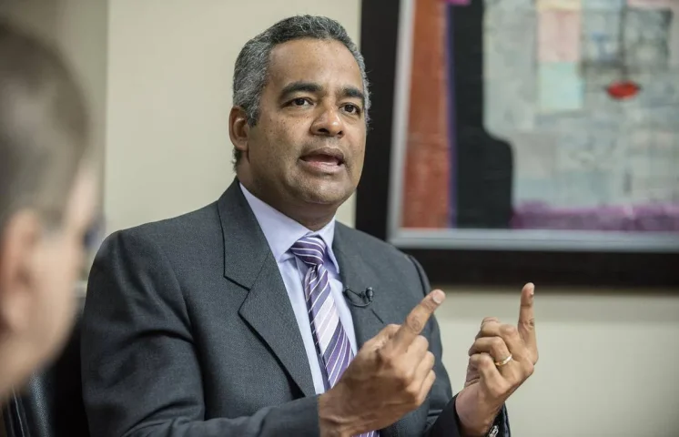 Ministro Joel Santos anuncia mejora del servicio eléctrico a partir del domingo