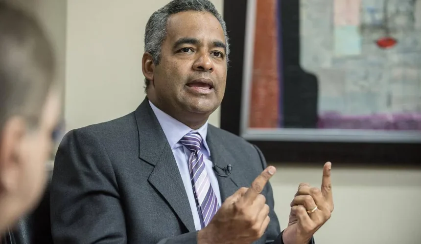 Ministro Joel Santos anuncia mejora del servicio eléctrico a partir del domingo