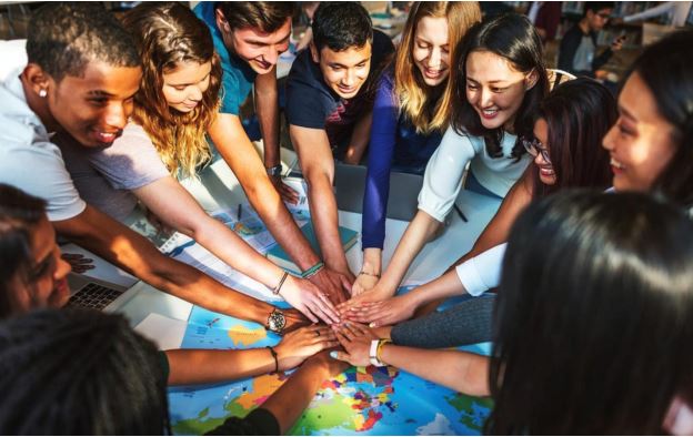 Dia internacional de la juventud promueve la capacitación y el liderazgo juvenil