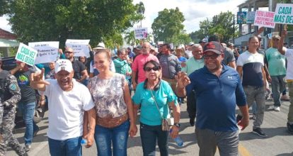 Protesta masiva en Bonao contra prolongados apagones y altas tarifas eléctricas