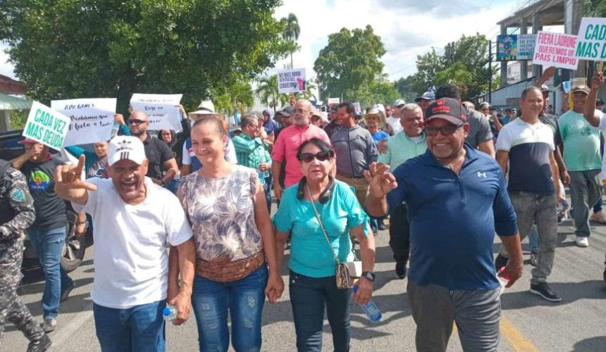 Protesta masiva en Bonao contra prolongados apagones y altas tarifas eléctricas