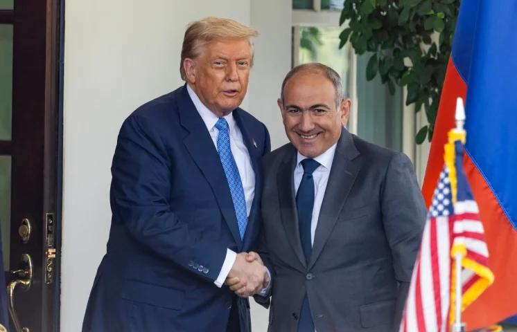 Armenia y Azerbaiyán firman ante Trump un acuerdo para poner fin a su conflicto